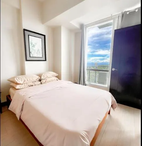 1 Bedroom With Ocean View Balcony! Pool Access Near Mactan Airport *